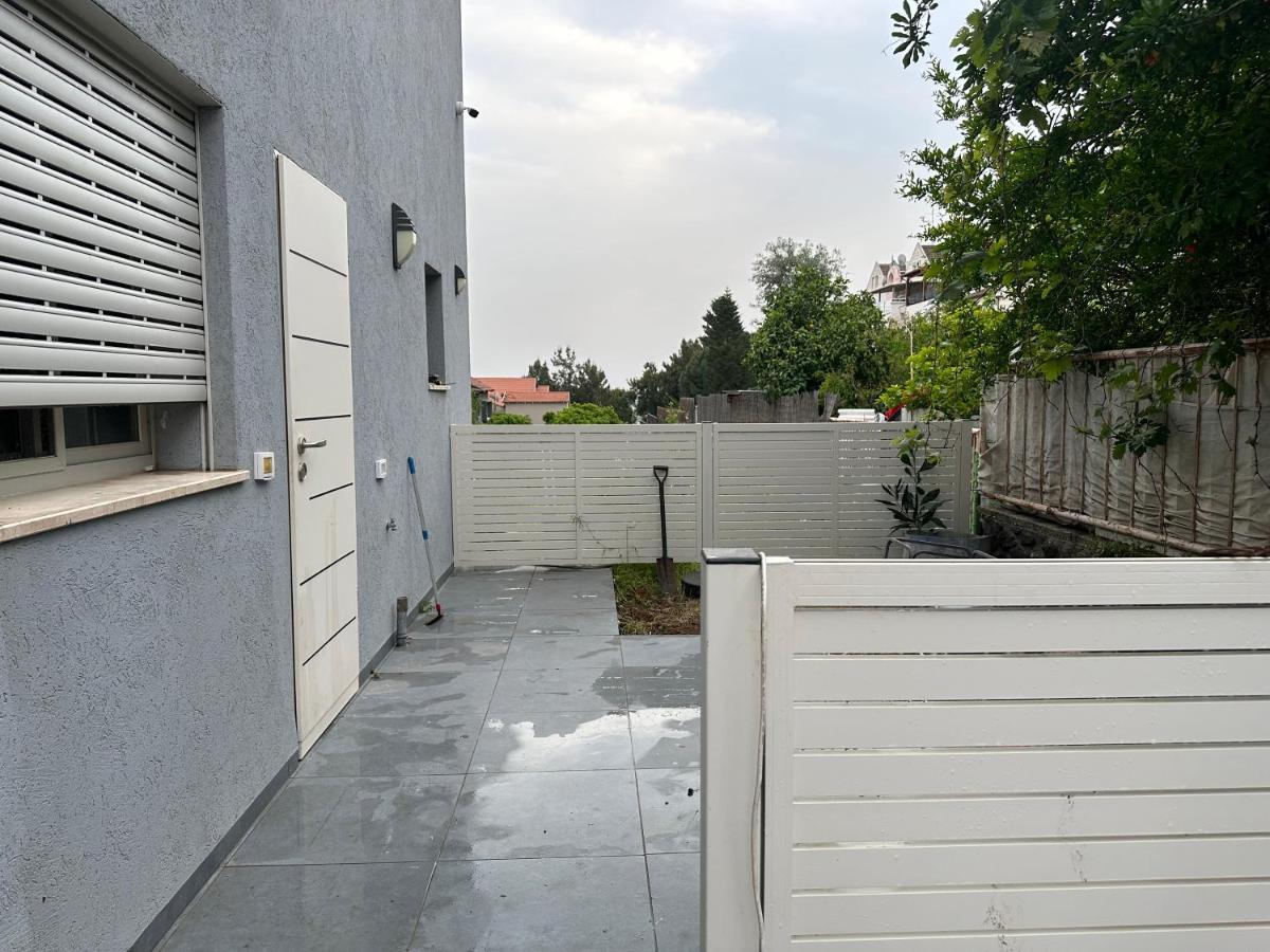 Ferienwohnung חניתה Kirjat Schmona Exterior foto